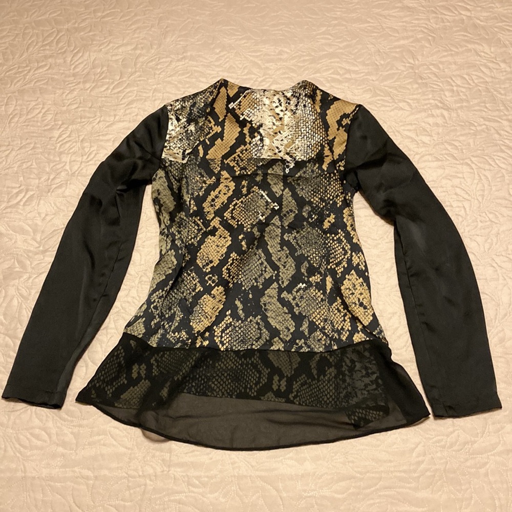 Kenneth Cole NEW YORK Zipper Shoulder Top